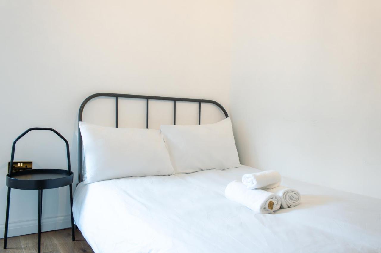 4 Bedroom Near Centre 2-min Walk To Metro !! Business & Family Friendly!! Apartament