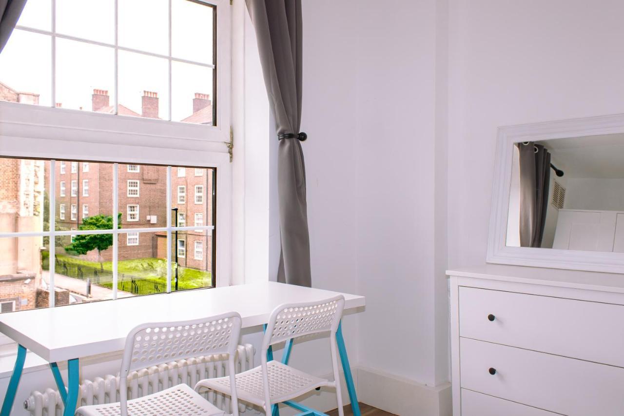 4 Bedroom Near Centre 2-min Walk To Metro !! Business & Family Friendly!! Apartament *