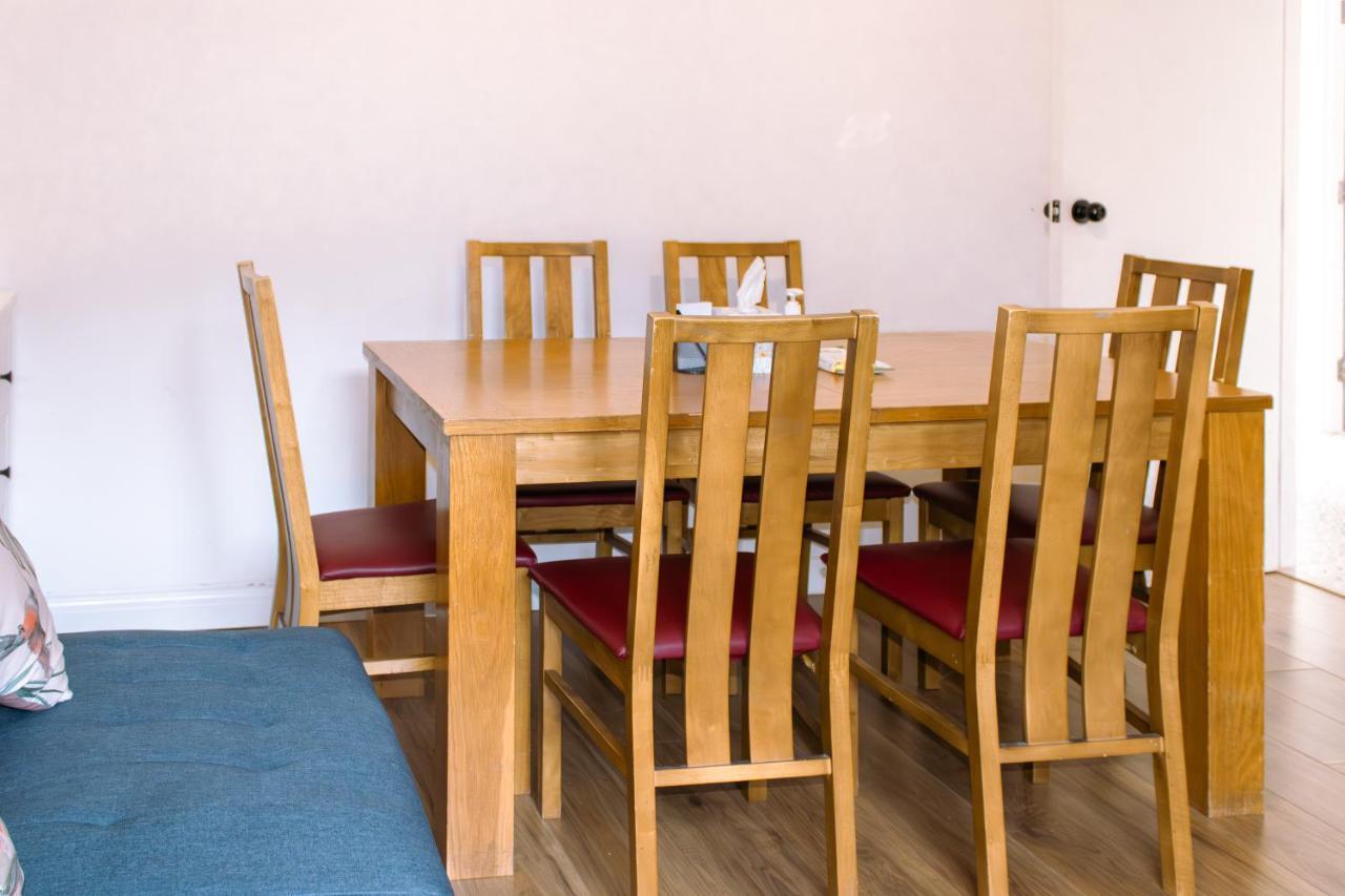 4 Bedroom Near Centre 2-min Walk To Metro !! Business & Family Friendly!! Apartament Londra